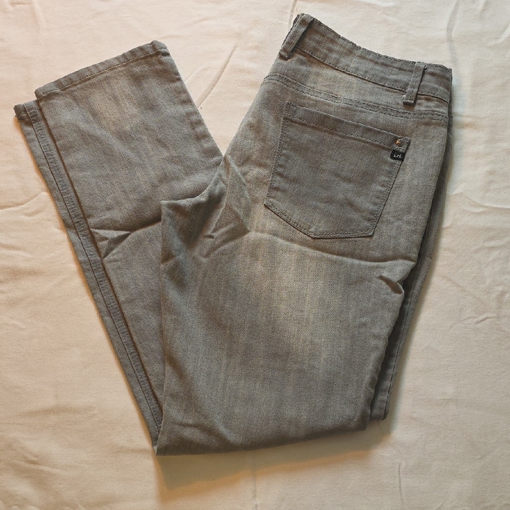 LEI Women's Classic Gray Straight Jeans